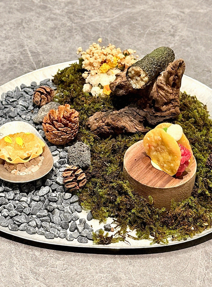 GOWOOGA Gwanghwamun · a plated course of Hanwoo beef