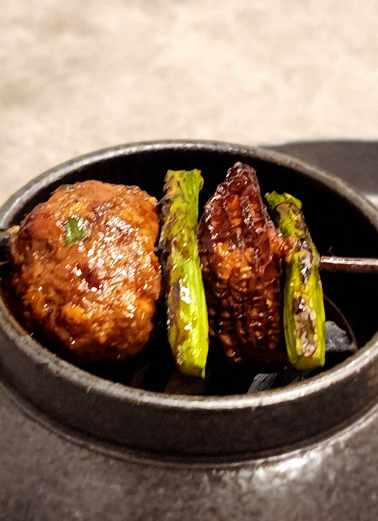 GOWOOGA Gwanghwamun · Hanwoo beef grilling over binchotan charcoal