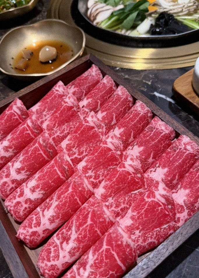 대보정 시청역점 · 소고기오마카세 · 마블링이 살아있는 프리미엄 한우 쇼잉