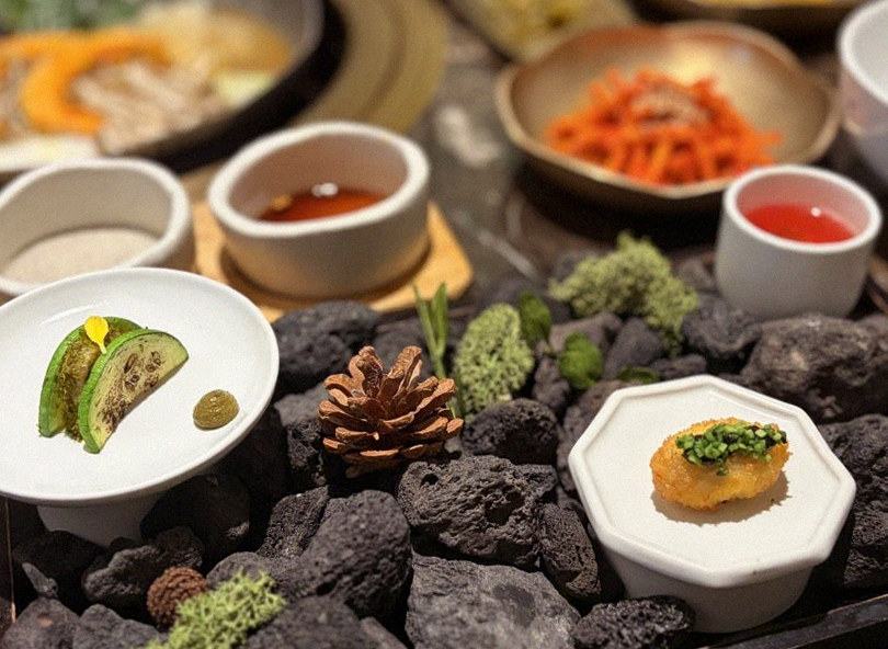 DAEBOJUNG Yeouido · assorted Korean side dishes (banchan)