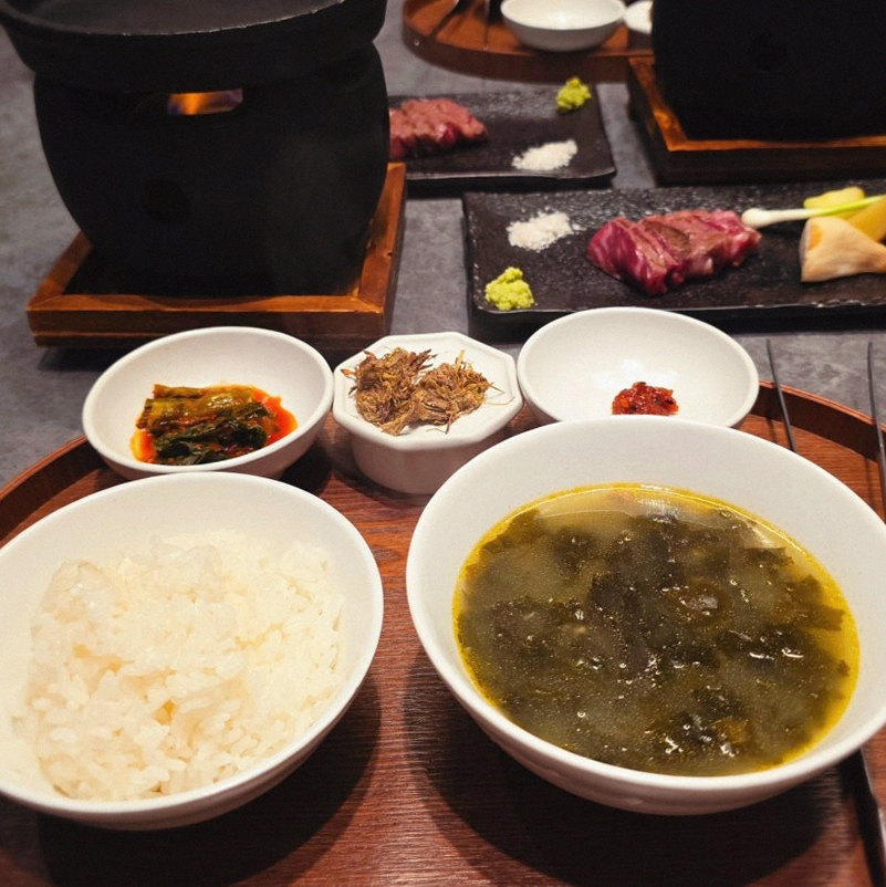 WOOHANA Yeouido · assorted Korean side dishes (banchan)