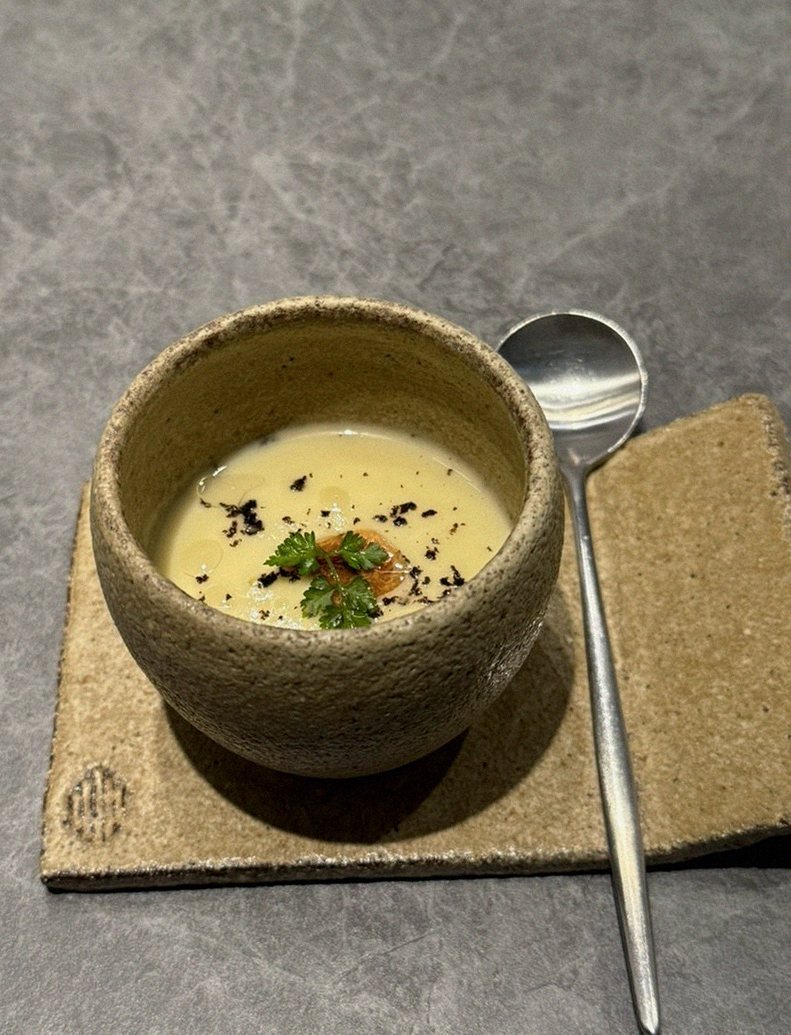 WOOHANA Yeouido · a warm soup to finish the course