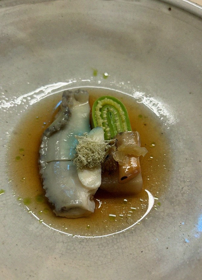WOOARA Gwanghwamun · 套餐中搭配的海鲜料理