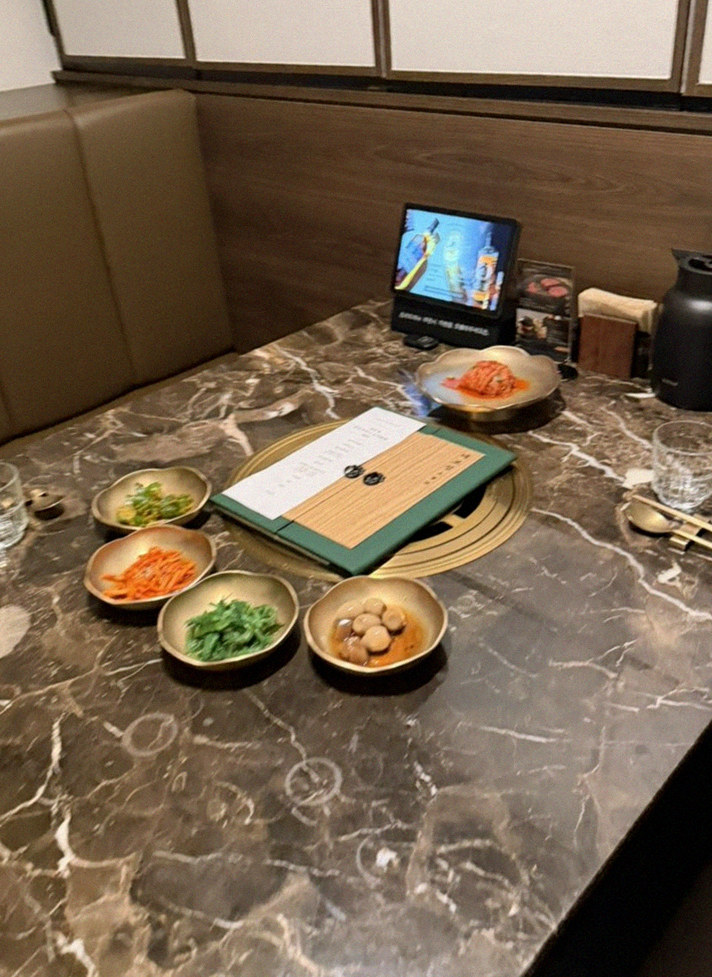 대보정 여의도점 · 한 상 가득 차려진 한우 오마카세 코스