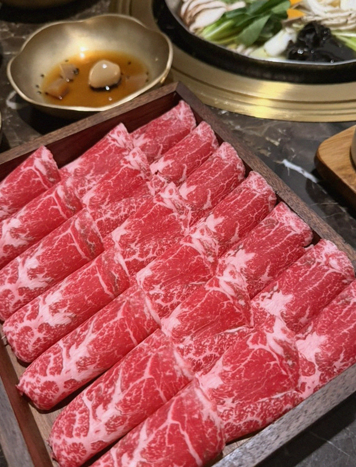 대보정 여의도점 · 마블링이 살아있는 프리미엄 한우 쇼잉