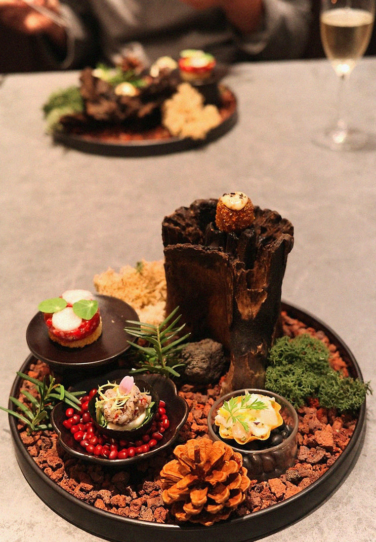 우하나 여의도점 · 여의도 63빌딩 맛집 · 시그니처 한우 쇼잉 — 진열함에 담긴 마블링 한우와 캐비아