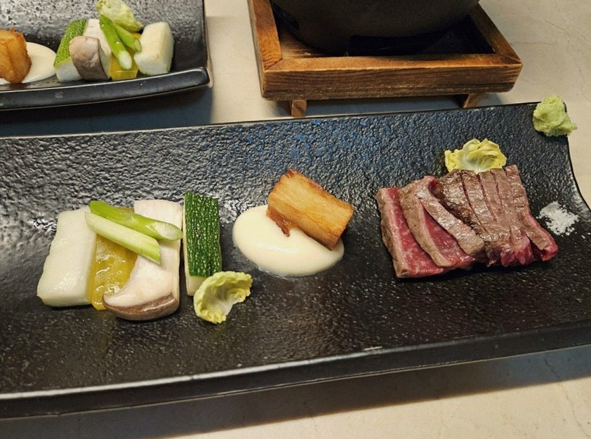 WOOARA Yeouido · a plated course of Hanwoo beef
