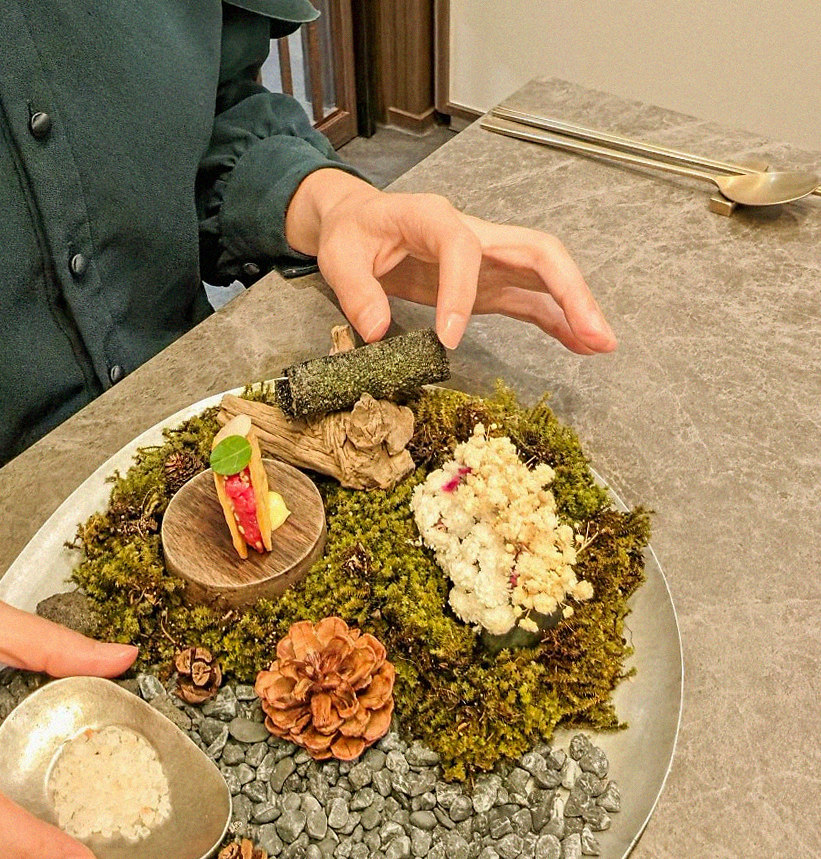 GOWOOGA Yeouido · assorted Korean side dishes (banchan)