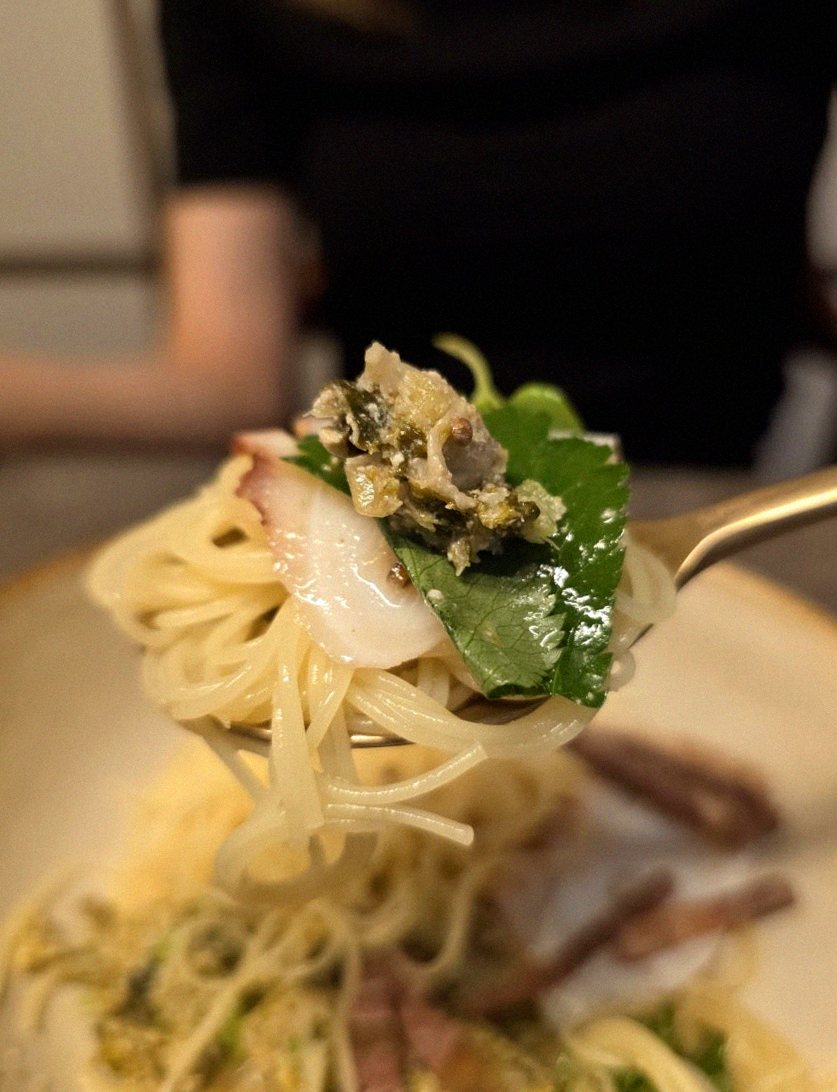 GOWOOGA Yeouido · seafood course served alongside the beef