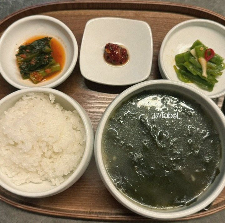 GOWOOGA Yeouido · assorted Korean side dishes (banchan)