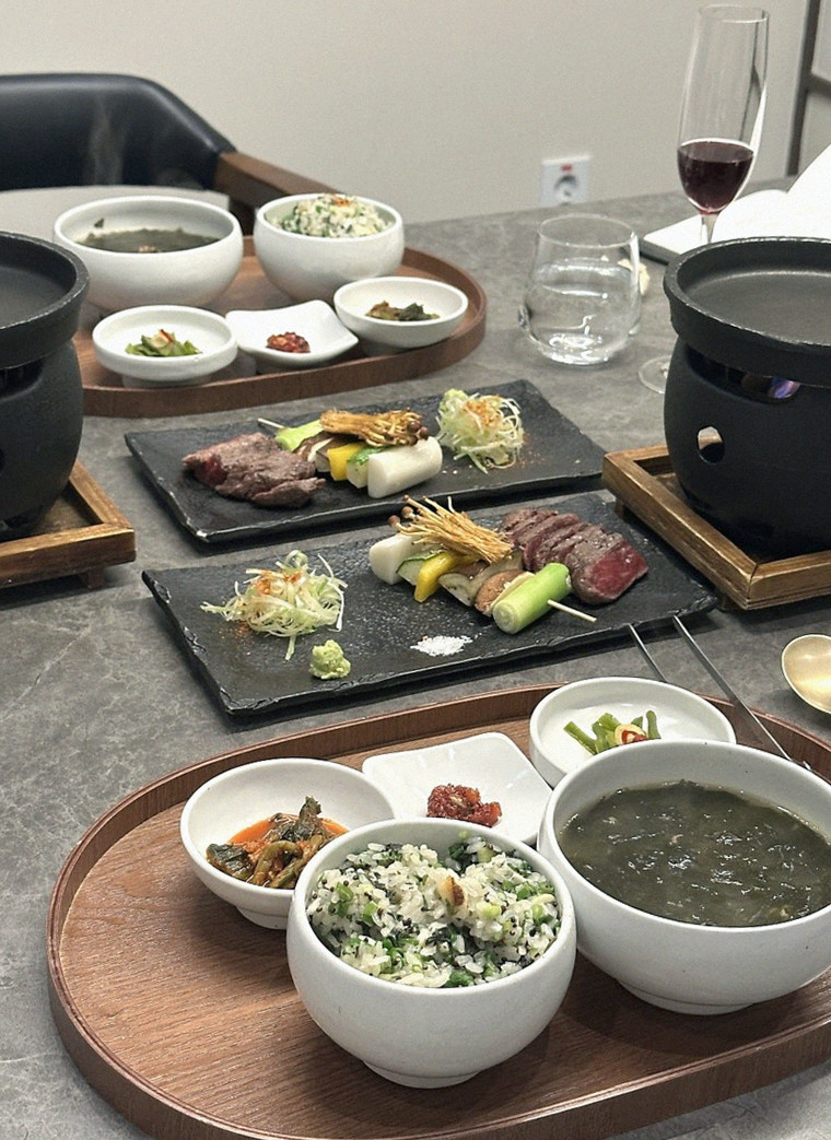GOWOOGA Yeouido · assorted Korean side dishes (banchan)