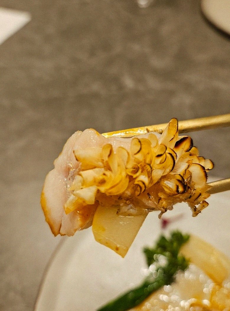 GOWOOGA Yeouido · seafood course served alongside the beef